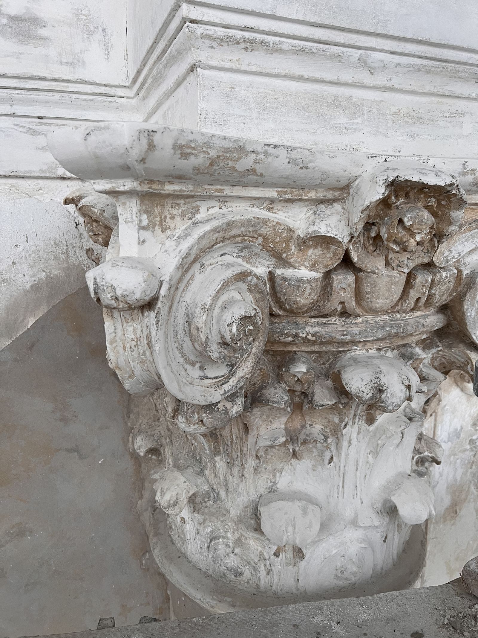 Chapiteau corinthien d'un palace de la Côte d'Azur