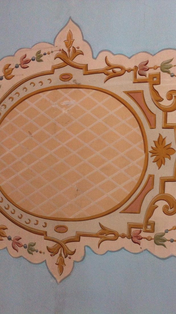 Médaillon de plafond peint